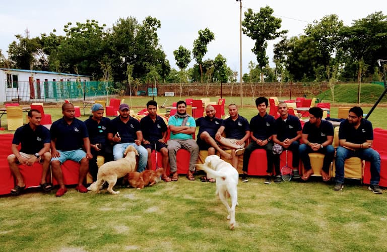 Pet Lovers Hut - Dog Trainer